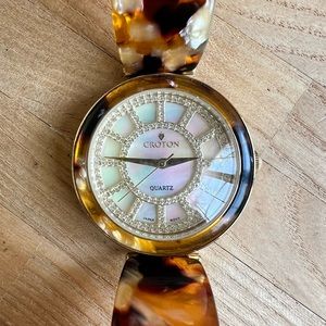 Croton ladies acrylic tortoise shell mother of pearl dress watch NEW BATTERY